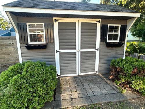 Litchfield Retreat, Wineries, Foliage & Skiing in 托靈頓