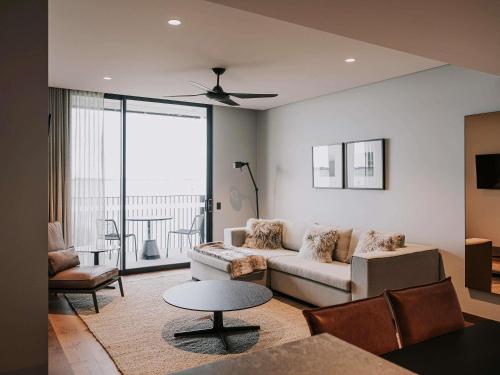 1 BR Apartment Lake Front