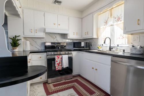 New 3 Bed & 1 Bed Apt Lake Park Station EWR Airport Path Train Subway Bus Hospital Rahway NJ Manhatt in Rahway (NJ)