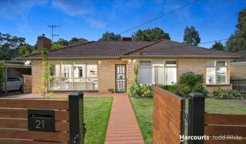Modern 2 bedroom home in burwood east in Forest Hill