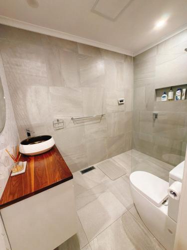 Modern 2 bedroom home in burwood east in Forest Hill