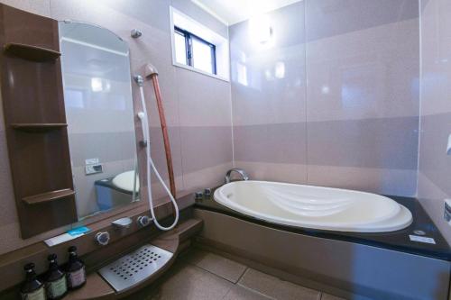 room detail thumbnail 2