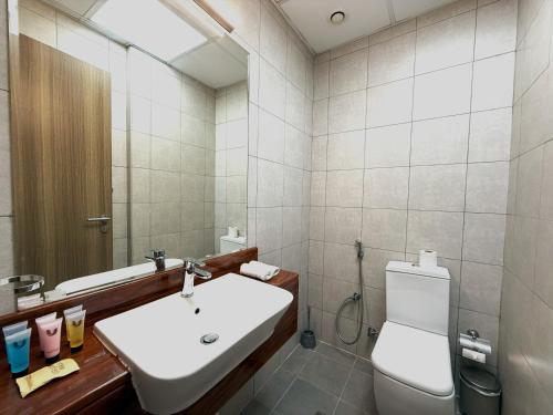 Trinity Holiday Homes - Spacious Modern Living 1BR & 2BR Unique Apartment - image 5