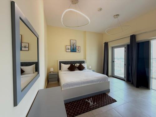 Trinity Holiday Homes - Spacious Modern Living 1BR & 2BR Unique Apartment - image 14