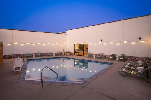 Piscina, voco College Station Aggieland by IHG in Estação College (TX)
