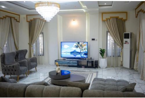 Aniyah Home – khách sạn tại GRA Phase I
