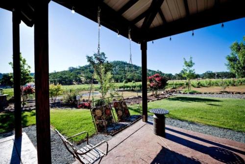 Seadmed, Exquisite Cottage Rental on Peaceful Vineyard near Bear Valley, California in Angels Camp (CA)