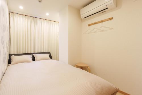 Direct train access to 道頓堀 黒門市場 USJ Kyoto Temmabashi Blue Sky Guesthouse