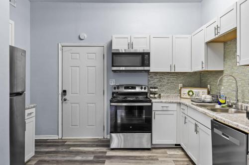 3117 Greenwood Ave - image 12