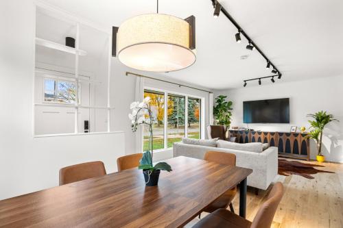 Shared lounge/TV area, New Home neer OHare in North O'Hare
