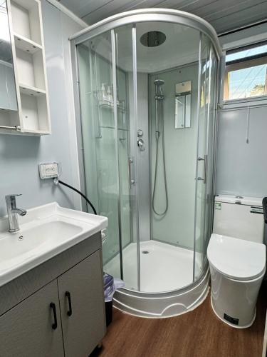 Cool Modern Container House in Valinda (CA)