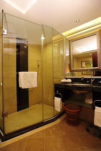 room detail thumbnail 2