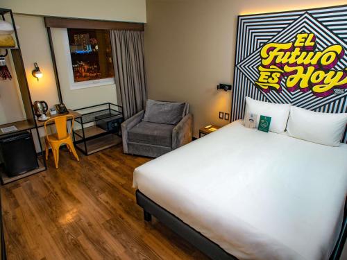 1 queen bed, 1 futon bed
