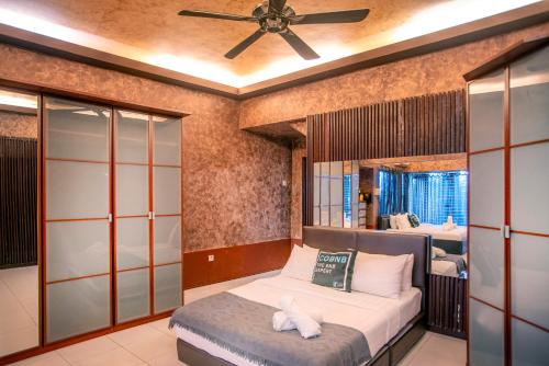 Private Indoor Pool - Zoo Villa by Cobnb - image 12