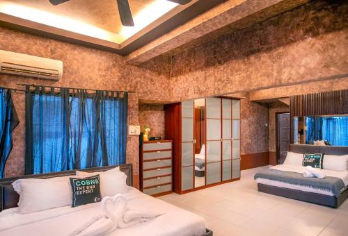 Private Indoor Pool - Zoo Villa by Cobnb - image 7
