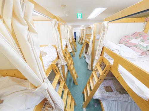 Dormitory サークルテン- Share Room For Male Only 男性専用ドミトリー