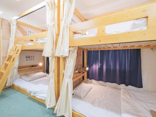 Dormitory サークルテン- Share Room For Male Only 男性専用ドミトリー