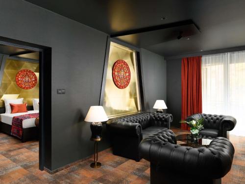 Book the MAYA Suite with One King Bed and Two Bathrooms - View MAYA Suite with One King Bed and Two Bathrooms - View