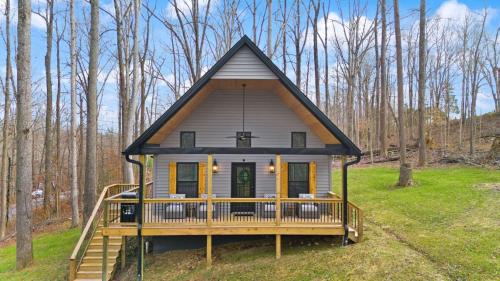 Biscany Retreat - Modern and Cozy! in Clarkson (KY)