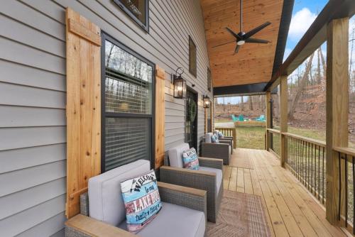 Biscany Retreat - Modern and Cozy! in Clarkson (KY)