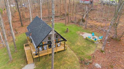 Biscany Retreat - Modern and Cozy! in Clarkson (KY)
