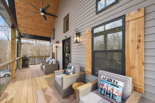 Biscany Retreat - Modern and Cozy! in Clarkson (KY)
