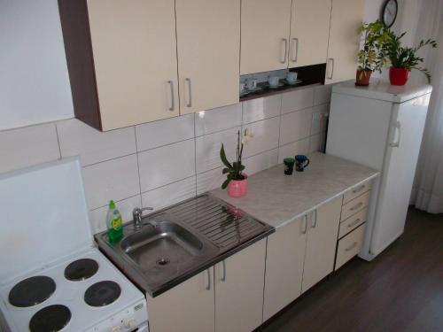 Konyha, Hostel Room in Banja Luka