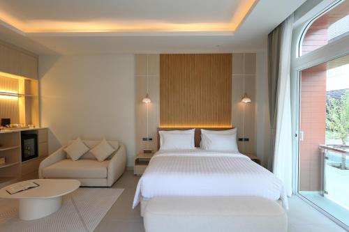 The Malika Hotel near Saphan Hin Sports Center