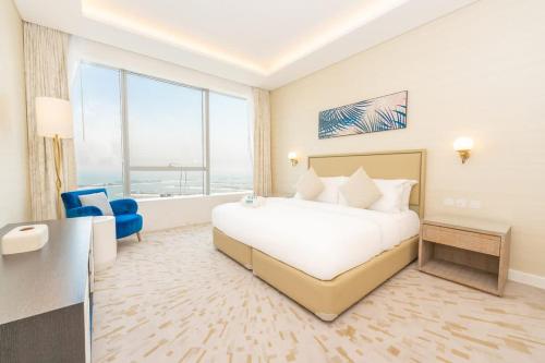 FAM Living - Palm Tower Attached to St Regis Palm Tower 1Bed - Palm Jumeirah Views - image 12