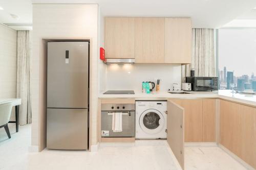 FAM Living - Palm Tower Attached to St Regis Palm Tower 1Bed - Palm Jumeirah Views - image 6