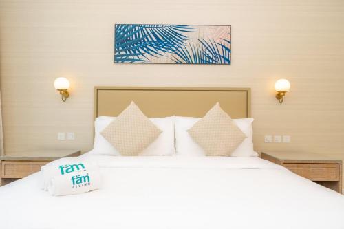 FAM Living - Palm Tower Attached to St Regis Palm Tower 1Bed - Palm Jumeirah Views - image 3