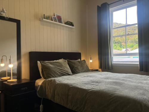 1 queen bed