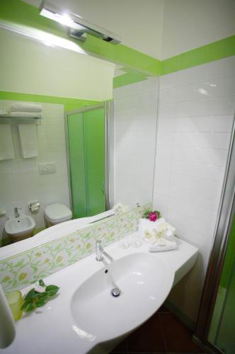 Superior Double or Twin Room with Sea View image 10