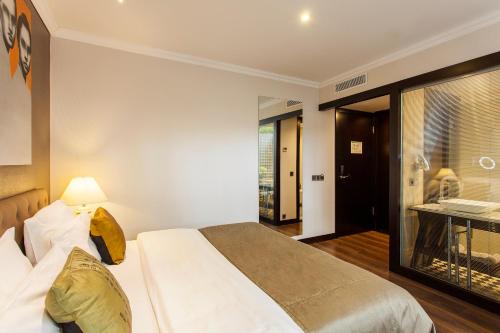 Economy Double Room image 2