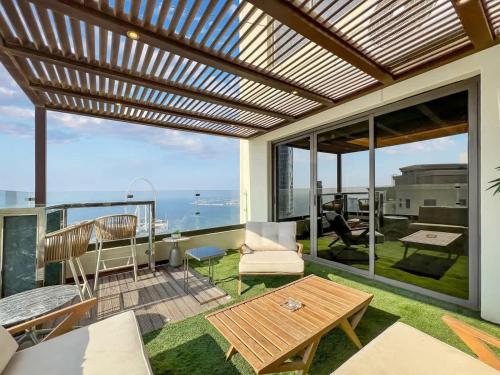 FAM Living- Luxe Penthouse in JBR Marina - Panaromic Sea View - image 2