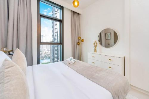 FAM Living - Modern 3 Beds+Maidroom Home in Downtown Burj view - image 9