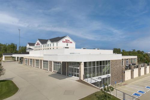 Hilton Garden Inn Cedar Falls Conference Center - image 6