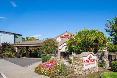 Hawthorn Suites by Wyndham Napa Valley