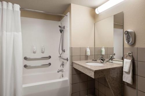 Hawthorn Suites by Wyndham Napa Valley - image 13