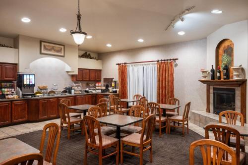 อาหารและเครื่องดื่ม, ฮอว์ธอร์น สวีท บาย วินด์แฮม แนปา วัลเลย์ (Hawthorn Suites by Wyndham Napa Valley) in แนปา (CA)