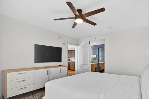 2 bedrooms, 4 beds