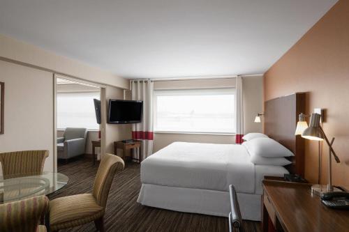 1 King Bed, Premier Suite, Non-Smoking