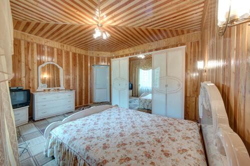 Double Room with Shared Bathroom image 4