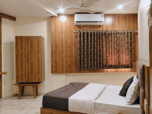 Hotel Signature in Ahmedabad