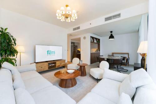 FAM Living - 3BR Creekside Escape in Creek Rise Tower 2, Dubaj