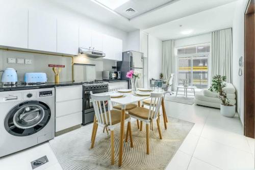 FAM Living 1BR Stay Binghatti Gateway, Al Jaddaf, Dubaj (zdjęcie 3)