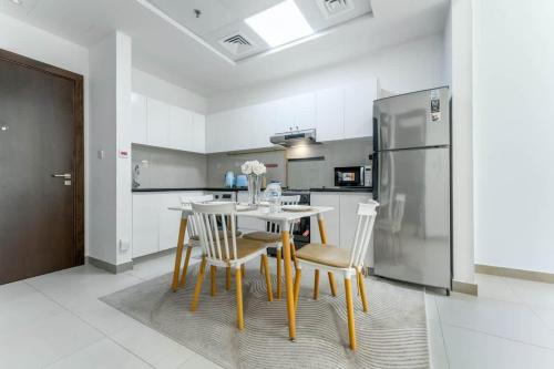 FAM Living 1BR Stay Binghatti Gateway, Al Jaddaf, Dubaj (zdjęcie 7)