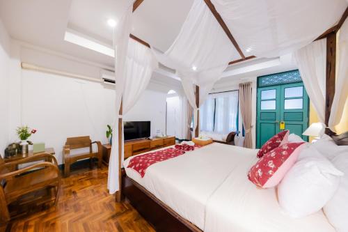 room detail thumbnail 0