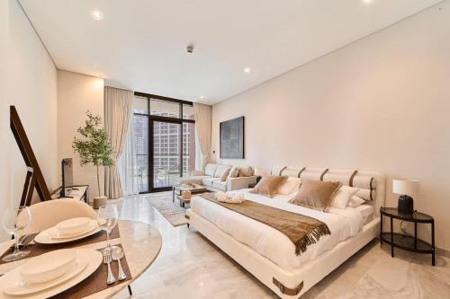 FAM Living Dubai Escape Sleek Studio at Peninsula Five, Dubai