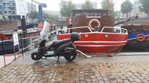 Boat Hotel SIX Rotterdam, Róterdam